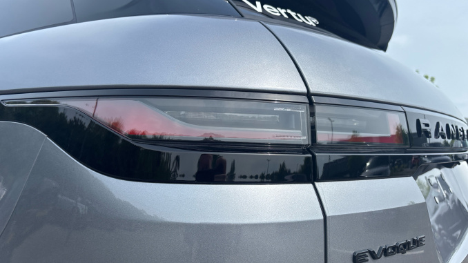 Land Rover Range Rover Evoque 1.5 P270e Dynamic SE 5dr Auto Hatchback - Image 19